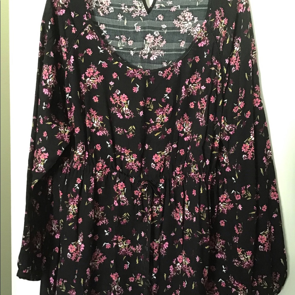 Floral peasant blouse 🌸